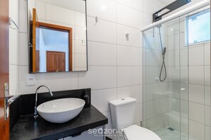 Basic Apartment | Bathroom