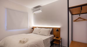1 habitación, tabla de planchar con plancha, wifi gratis y ropa de cama