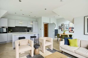 Exterior - The Woodborough Place - Beckoning 2bdr Flat With Balcony (London)