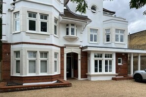 Exterior - The Woodborough Place - Beckoning 2bdr Flat With Balcony (London)