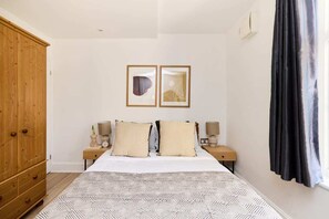 Apartamento (2 Bedrooms) | 2 quartos, Wi-Fi de cortesia, roupa de cama