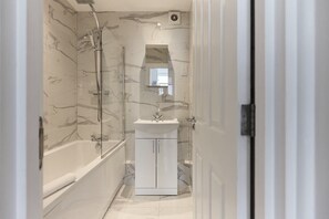 Apartament (2 Bedrooms) | Bany | Tovalloles