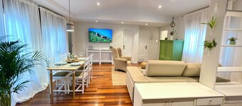 Auditorio Confort, Piso de Tres Habitaciones con Parking Gratuito