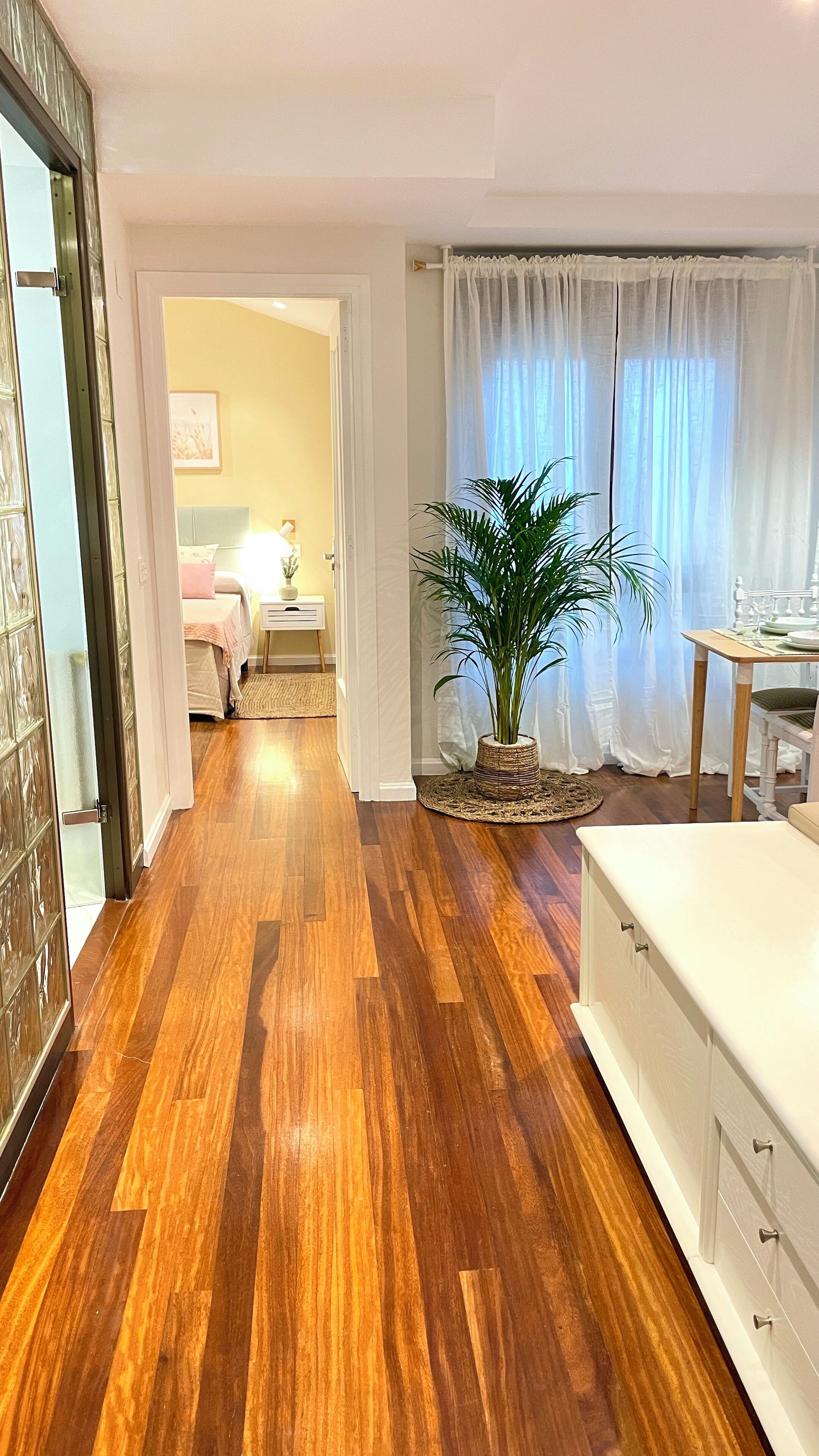 3 chambres, fer et planche à repasser, Wi-Fi, draps fournis