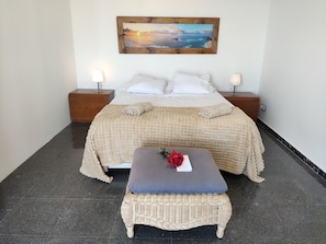 5 makuuhuonetta, työpöytä, vauvan matkasänky, Wi-Fi