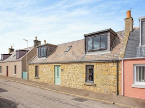 Exterior - 3 bedroom accommodation in Burghead (Burghead)