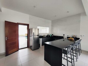 Mikrovågsugn, ugn, spishäll och vattenkokare