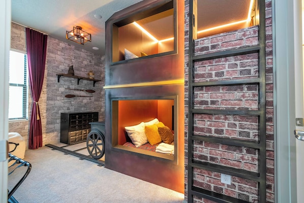 9 bedrooms, iron/ironing board, WiFi, bed sheets