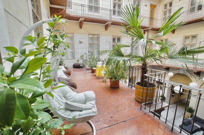 Harmonia Palace