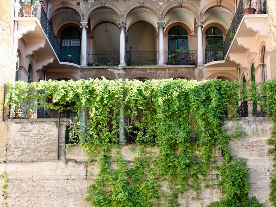 Tomannsrom – classic, bakgårdsutsikt | Utsikt mot gårdsplass