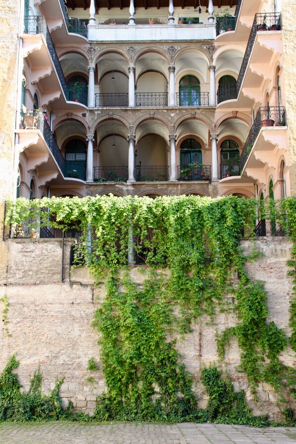 Classic Twin Apartment, Courtyard View | Courtyard view