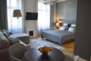 In-room safe, individually furnished, iron/ironing board, free WiFi - Harmonia Palace - Historic Residence (Budapest)