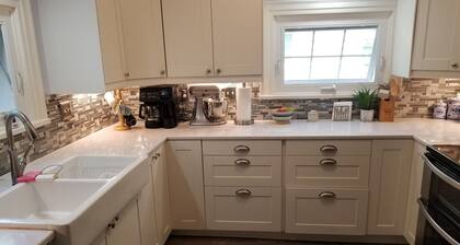 Quaint 4BR-home in historic Marquette Park. Less than 2 miles from Notre Dame.