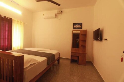 Periyar Homes Deluxe Room 102
