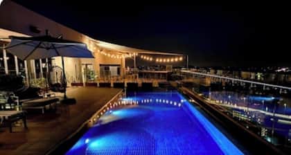 A beautiful studio apartment with Times Square and Menlyn Maine next to property