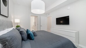 2 sovrum, strykjärn/strykbräda och sängkläder