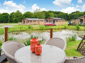 Outdoor dining - 2 bedroom accommodation in Sewerby (Sewerby)