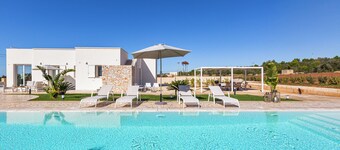 VILLA LEUCOTEA LUXURY WITH PRIVATE POOL AND EXCEPTIONAL SEA VIEW 