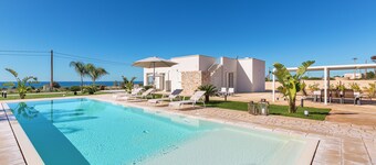 VILLA LEUCOTEA LUXURY WITH PRIVATE POOL AND EXCEPTIONAL SEA VIEW 