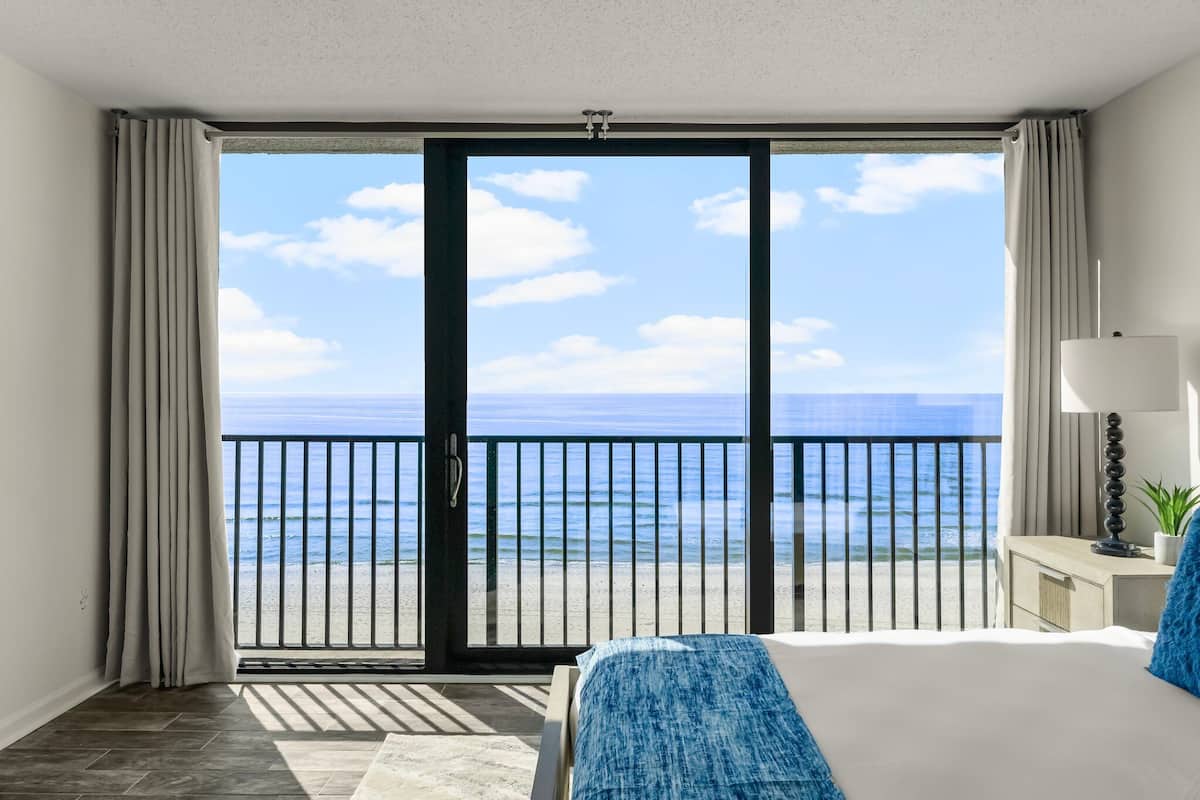 Condo, vista a la playa | 1 habitación, camas extra, wifi gratis y ropa de cama
