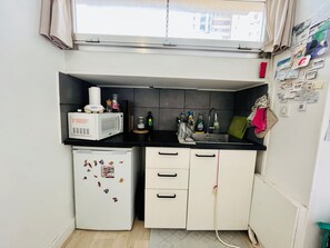 Microwave, stovetop - APPART AVEC PIANO + BIBLIOTHÈQUE AU CANAL DE L'OURCQ
 (Paris)