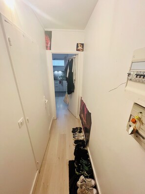 Interior - APPART AVEC PIANO + BIBLIOTHÈQUE AU CANAL DE L'OURCQ
 (Paris)