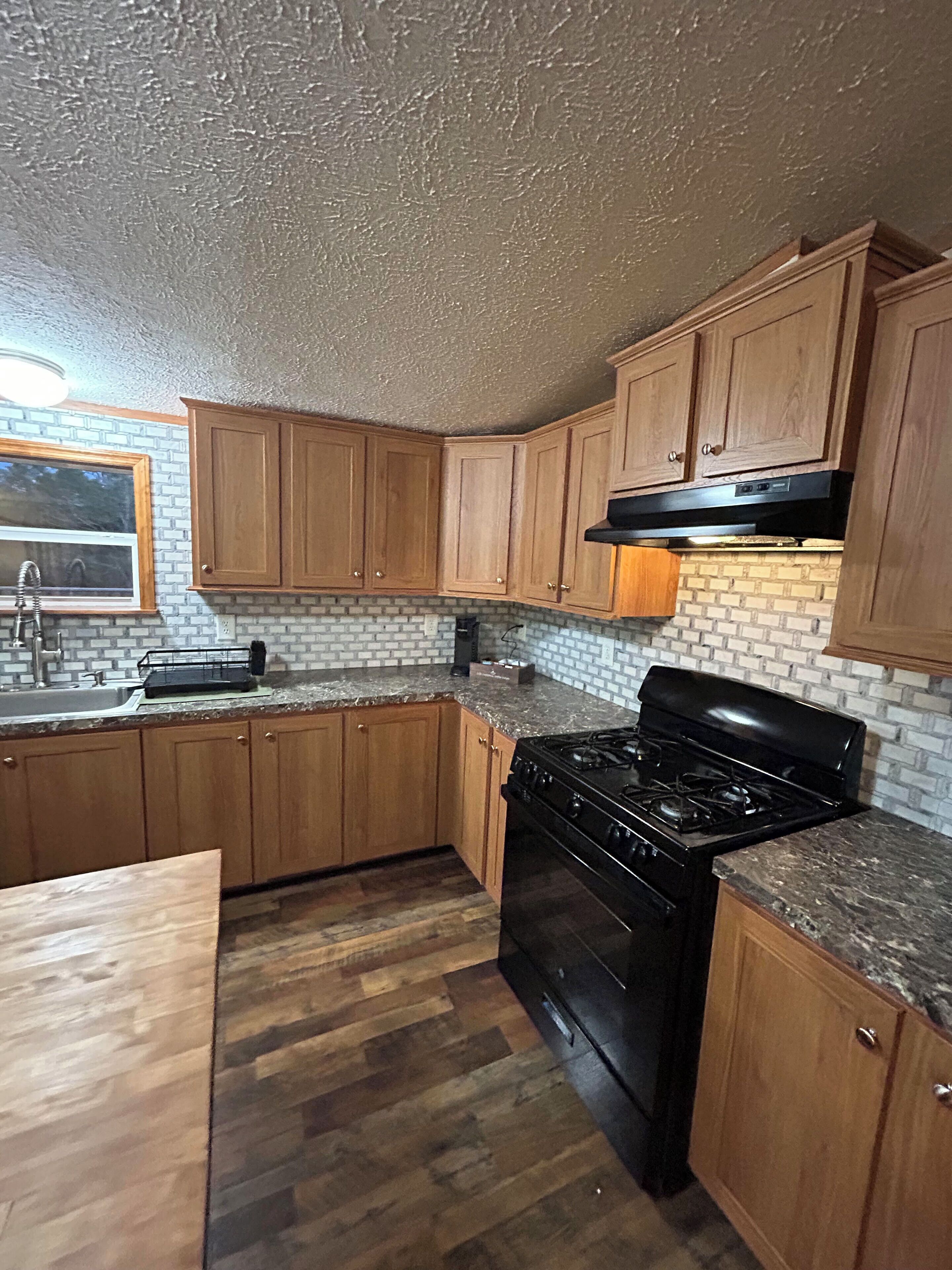 Cozy 3-bedroom mobile home with deck, BBQ in Liberty