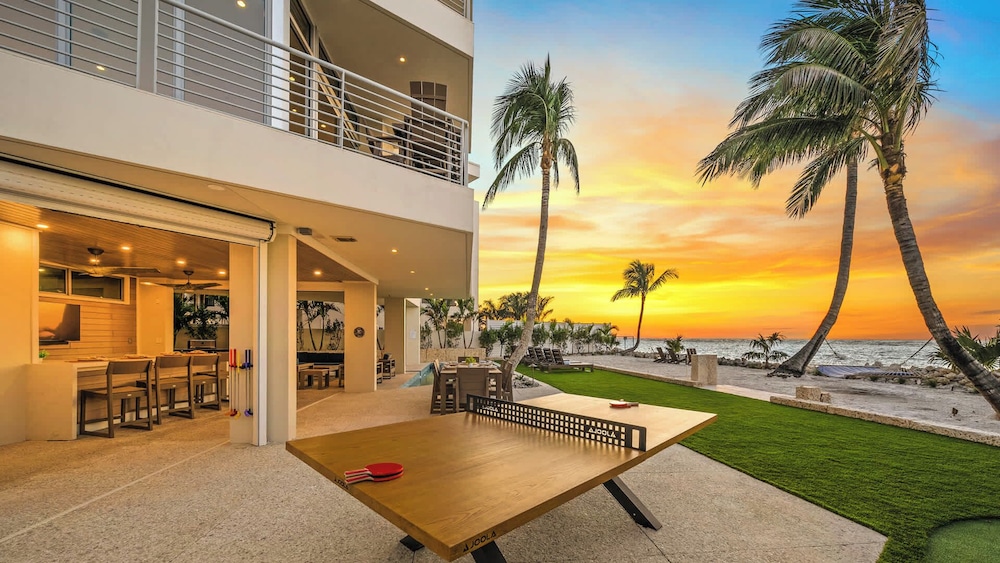 Sunset Gazers Paradise - Resort Pool - Mini Golf - Siesta Key | Vrbo