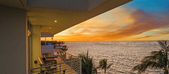 Waterfront Luxury - Direct Gulf Views - Resort Pool/Spa - Siesta Key Village