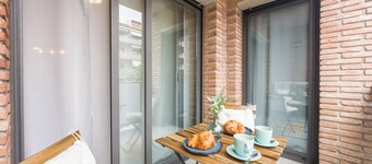 Just renovated apartment on Costa Brava beach 5 min + parking + swimming pool 