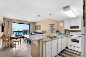 Leilighet, 1 kingsize-seng med sovesofa (SunDestin 102) | Eget kjøkken | Ovn og brødrister