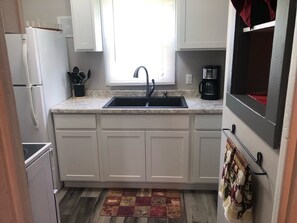 Fridge, microwave, oven, coffee/tea maker