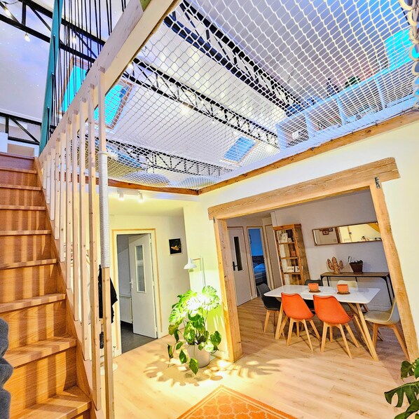 Dining - Cozy house 10min from Nancy with hanging net for up to 6 people. (Pompey)