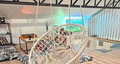 Cozy house 10min from Nancy with hanging net for up to 6 people.