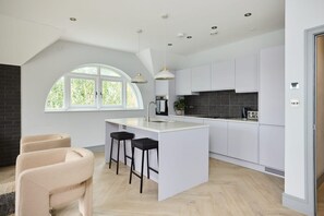 Apartment | 2 bedrooms - The Putney Sanctum - Beckoning 2bdr Flat With Balcony (London)