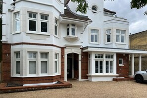 2 bedrooms - The Putney Sanctum - Beckoning 2bdr Flat With Balcony (London)