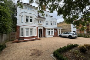 Apartment | 2 bedrooms - The Putney Sanctum - Beckoning 2bdr Flat With Balcony (London)