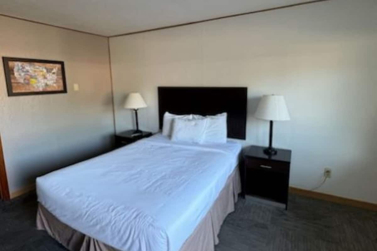 Single Room | Free WiFi, bed sheets