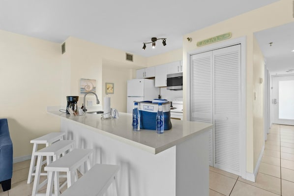 Coffee/tea maker, fridge, microwave, oven