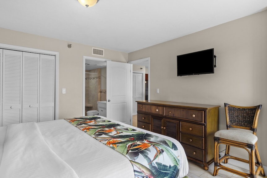 Key Largo 2br - Partial Ocean Views, Pool & Beach - Islamorada, FL