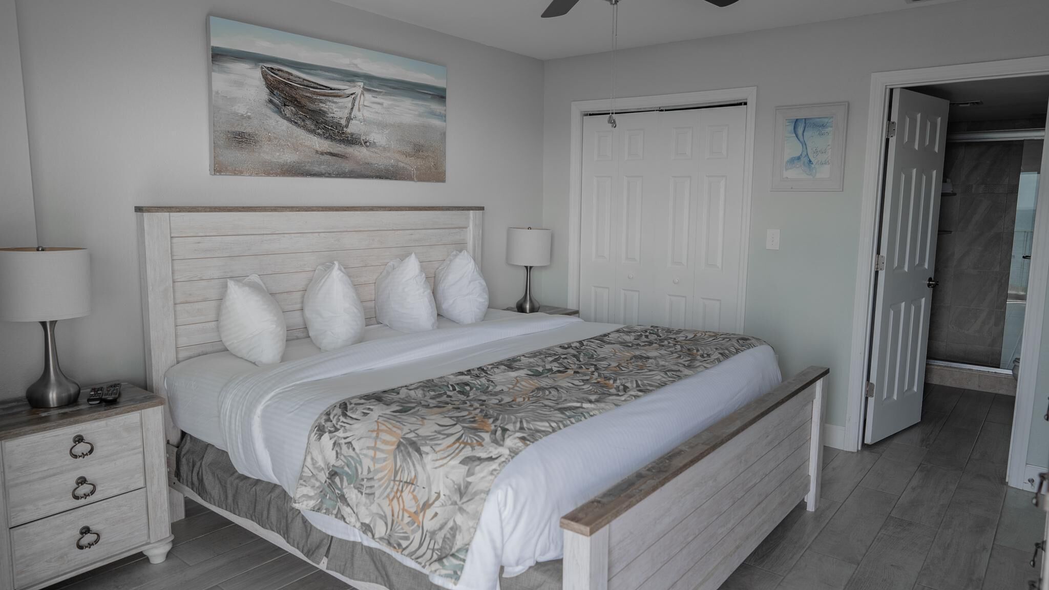 2 bedrooms, internet, bed sheets