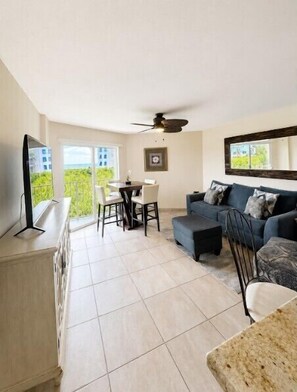 TV - 2BR w/ Ocean Views, Pool, Beach, Near Pennekamp Park (Tavernier)