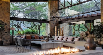 El Salto Luxury Ranch with Lake View