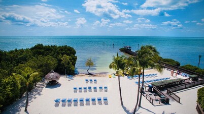 Couples' Retreat 2BR w/ Ocean View & Pool