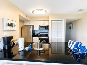 Coffee/tea maker, fridge, microwave, oven - Ocean View 2BR - Pool, Beach & Tropical Landscaping (Tavernier)