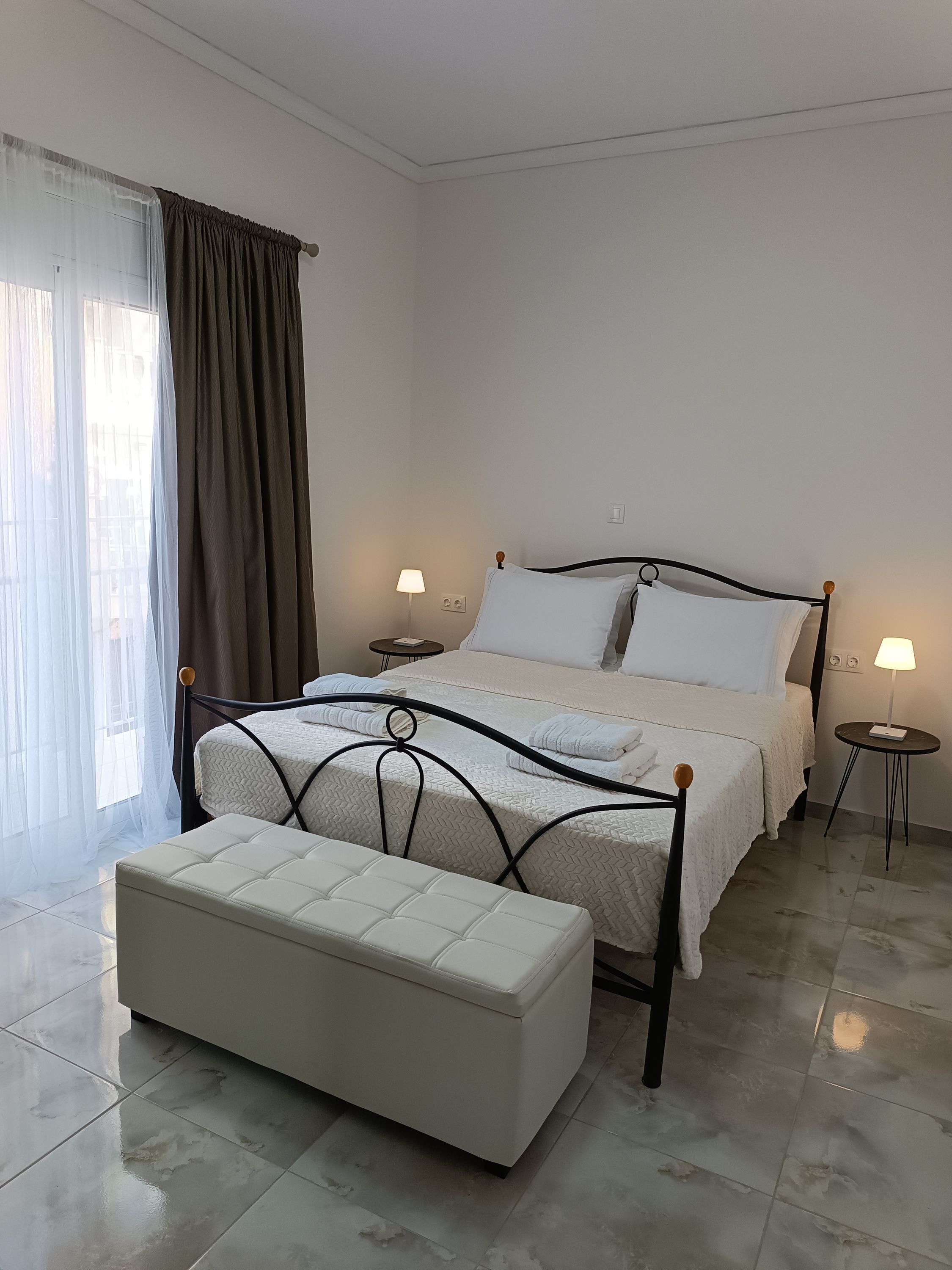 1 Schlafzimmer, Schreibtisch, Bügeleisen/Bügelbrett, Bettwäsche