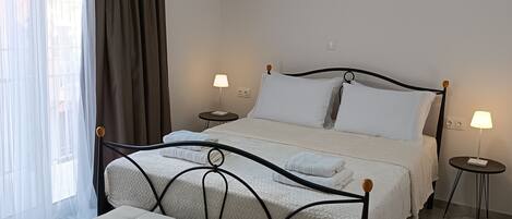 1 Schlafzimmer, Schreibtisch, Bügeleisen/Bügelbrett, Bettwäsche