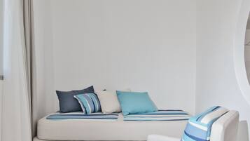 Kamar Double atau Twin Superior | Brankas, meja kerja, tirai kedap cahaya, dan Wi-Fi gratis