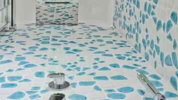 Dusche, Regendusche, kostenlose Toilettenartikel, Haartrockner