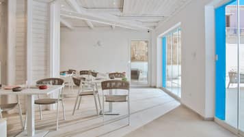Café da manhã com buffet grátis todos os dias